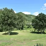 Spacious Countryside Escape בית נופש *