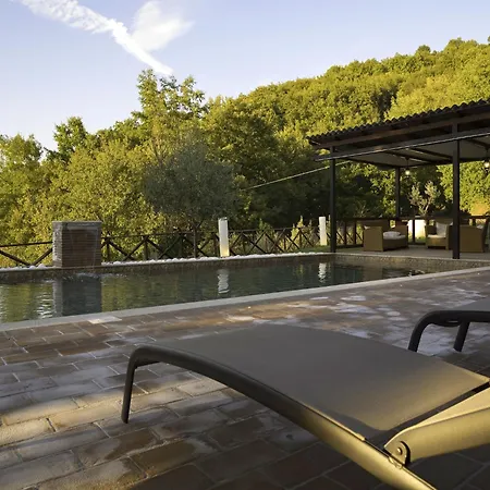 Spacious Countryside Escape بيت للعطل